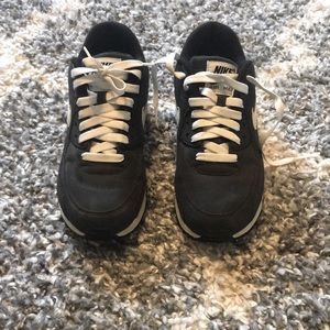 Nike air Max women’s running shoes black
